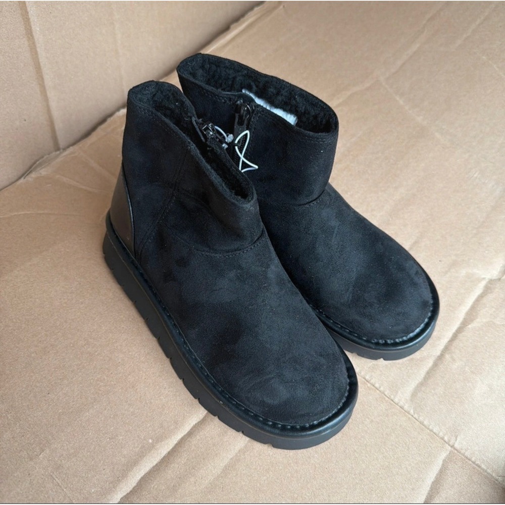 Cat & Jack Girls Black Faux Suede Fur Lined Ankle Boots Lug Sole Size 13 NEW